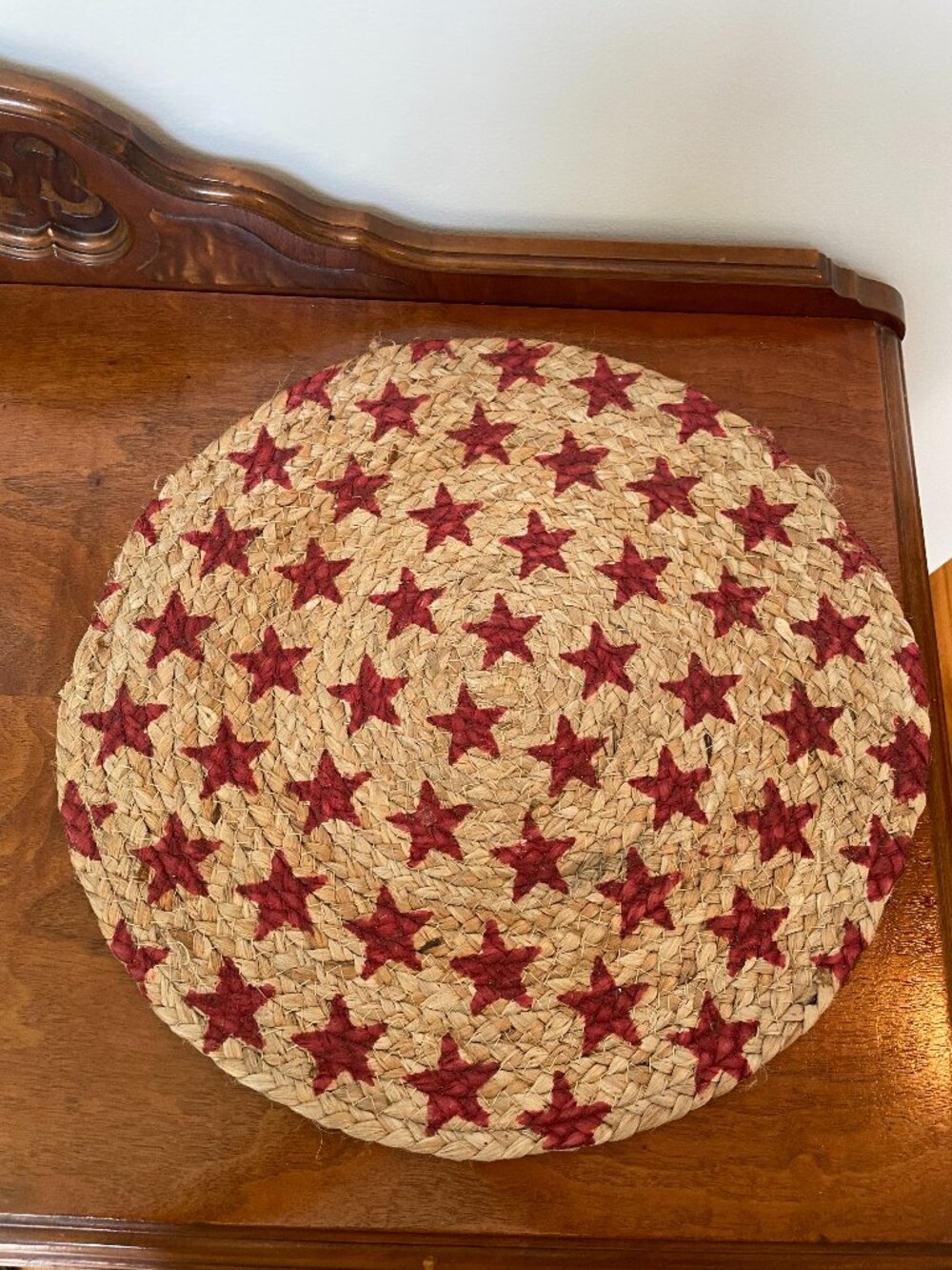 Set of 2 Stars & Stripes Jute Round Placemats Reversible Red Stars USA - Picture 2 of 9